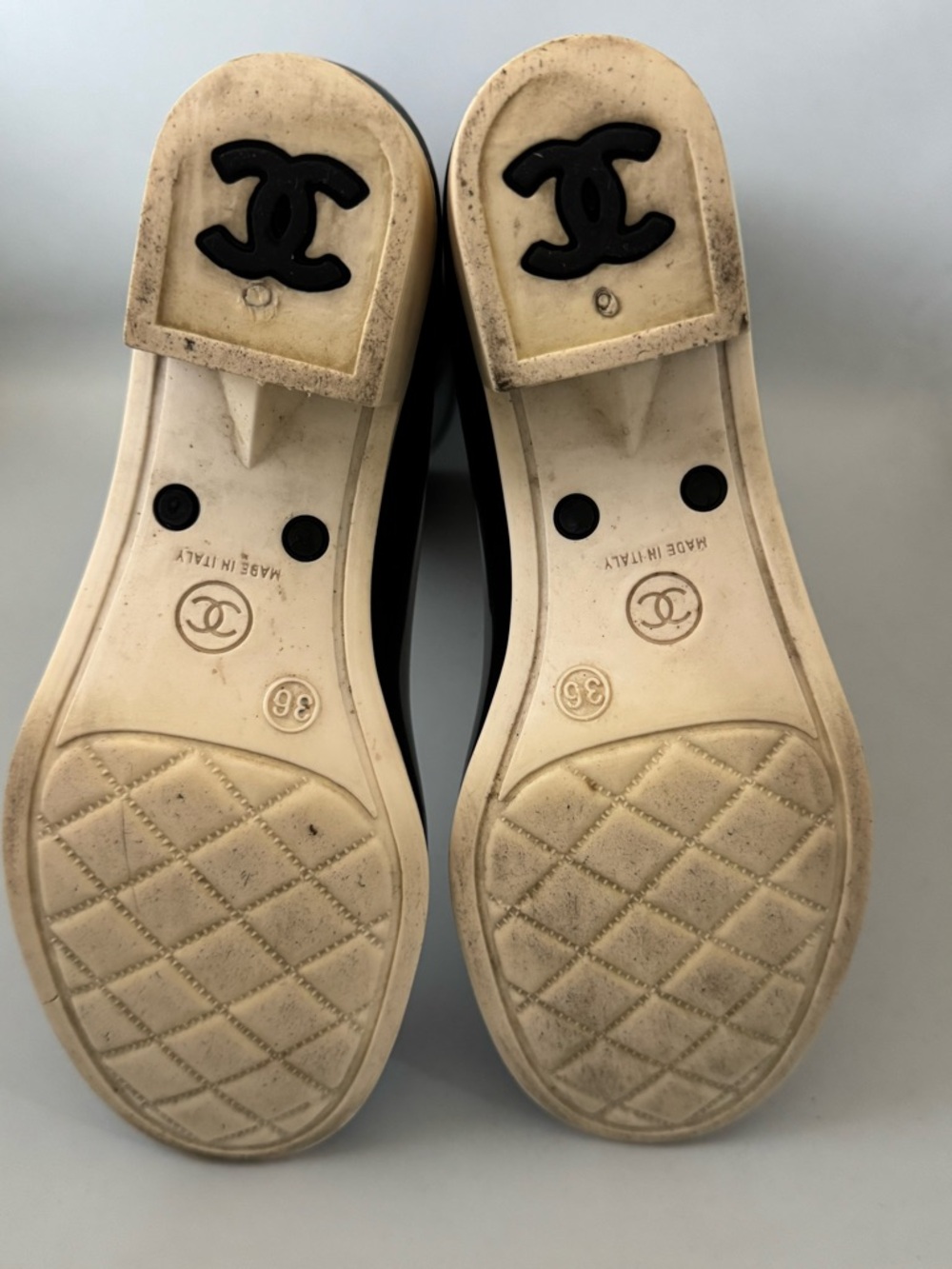 CHANEL Black Rain Boots with Cream & Black Camellia Flowers - Picture 6 of 7